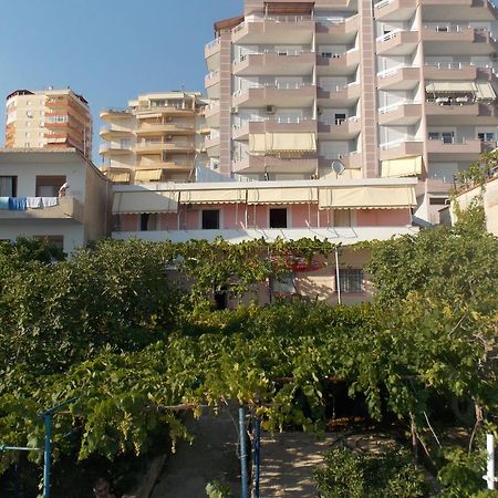 Detjon Beach Apartments Sarandë Esterno foto