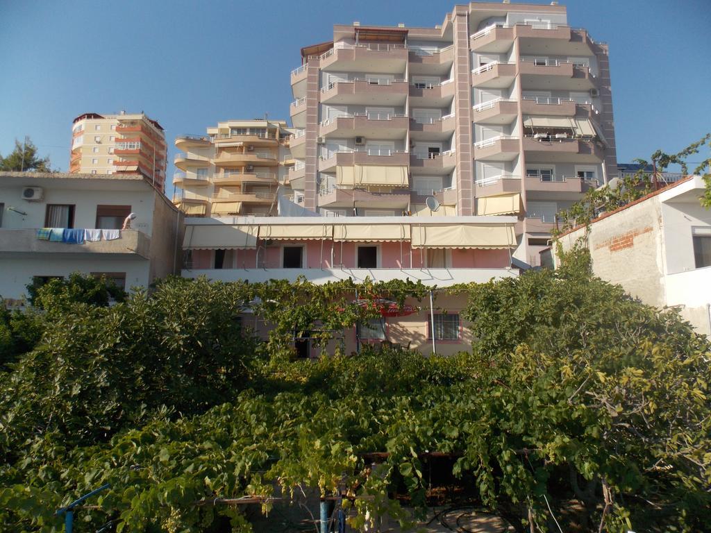 Detjon Beach Apartments Sarandë Esterno foto