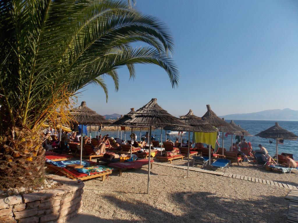 Detjon Beach Apartments Sarandë Esterno foto